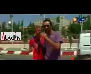 تجمع عدد من الجزائرين قرابة ال200 شخص فى احدى ساحات مدينة تيزى وزو والجهر بالافطار علنا فى الشهر الكريم