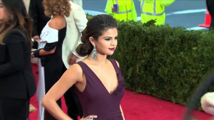 Justin Bieber & Selena Gomez Cozy Up To New People