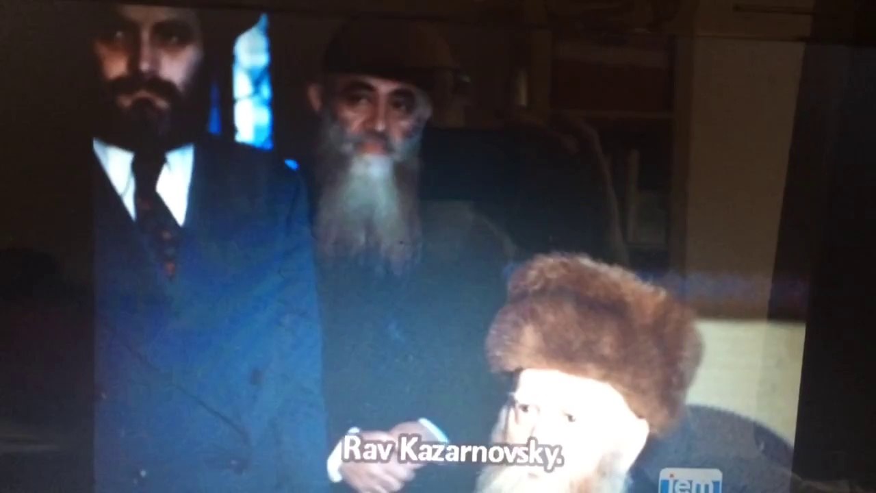 Rabbi précédent avec rabbi jeune arrivée au usa