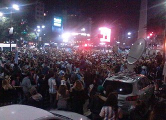 Apesar de derrota, argentinos fazem festa em Buenos Aires