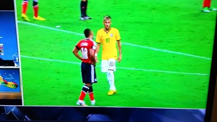 A Falsa Lesão do Neymar de um ângulo que ninguém viu.