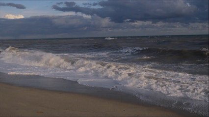 Giornata di vento e mare mosso a Sellia Marina