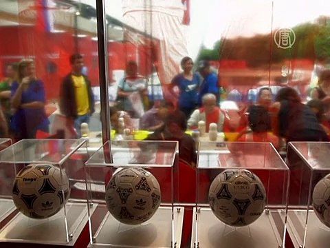 В аэропорту Рио-де-Жанейро – столпотворение из болельщиков