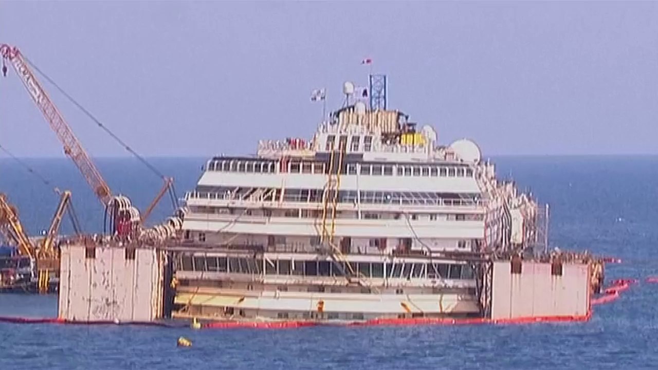 Mise à flot du "Costa-Concordia" en accéléré