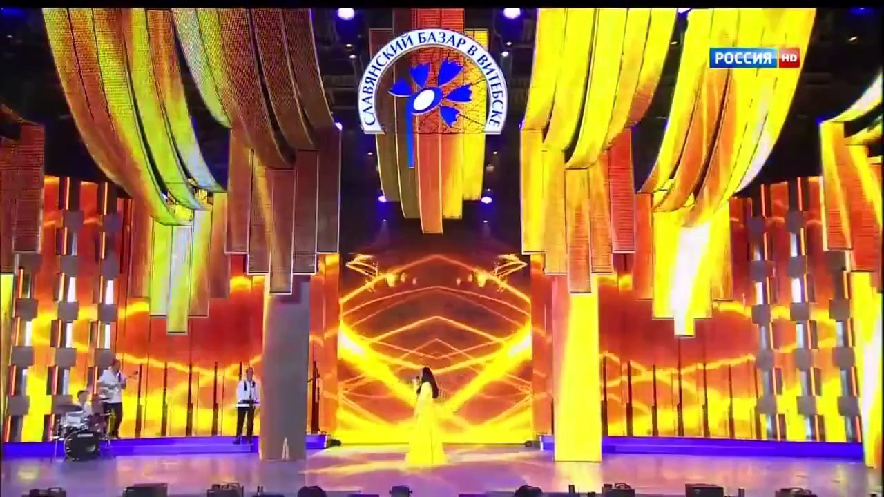 Pire playback jamais vu : un solo de guitare électrique joué à la guitare acoustique!