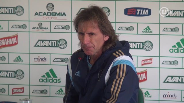 Gareca fala da saída de Valdivia e quer reforços