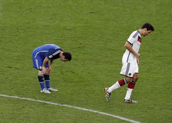 Argentina's Lionel Messi Throws Up During World Cup 2014 Final VS. Germany