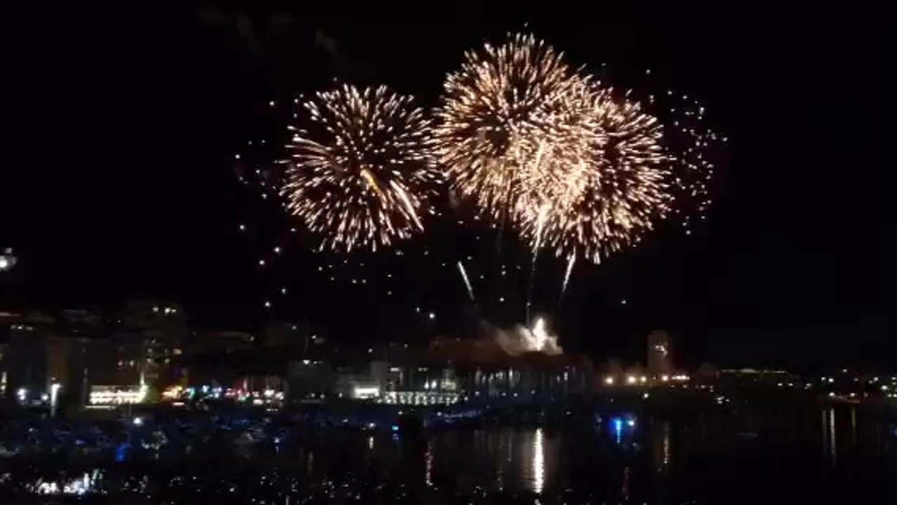 14-Juillet : le feu d'artifice illumine le Vieux-Port à Marseille - Vidéo  Dailymotion
