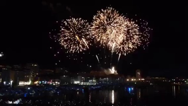 14-Juillet : le feu d'artifice illumine le Vieux-Port à Marseille