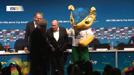 Blatter se sorprende con la elección de Messi y lamenta sanción a Suárez