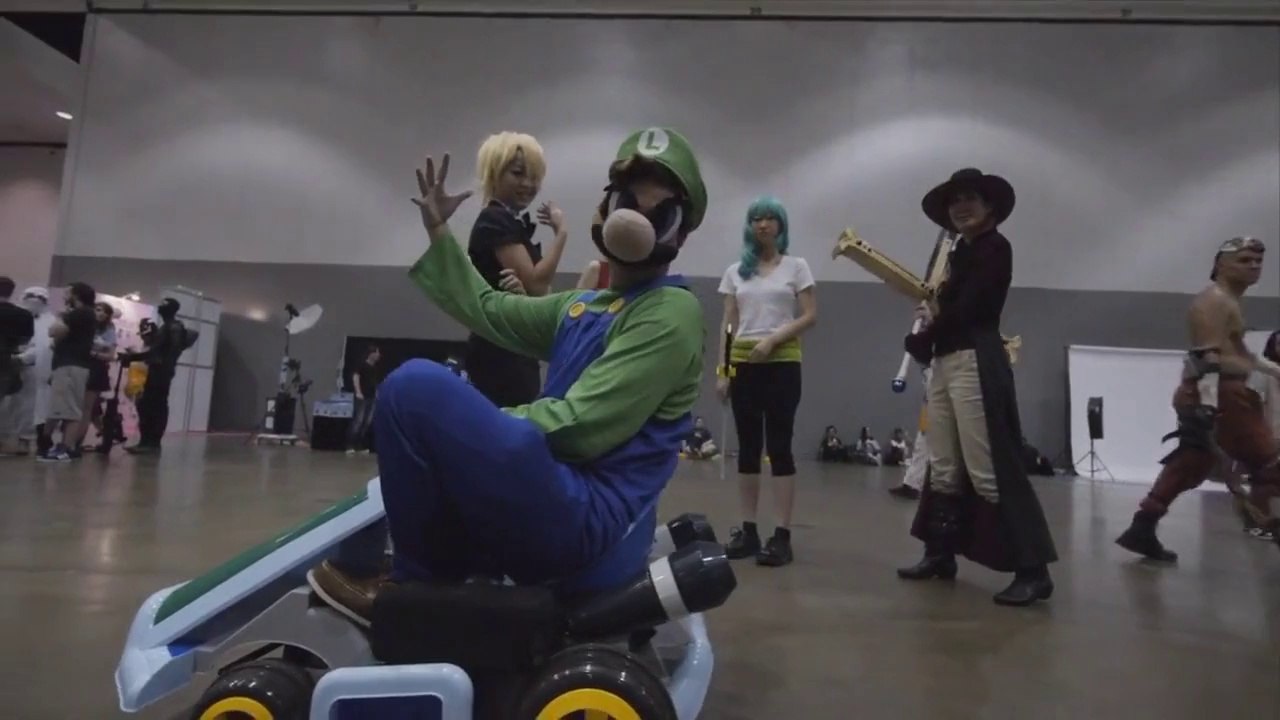 Cosplay Luigi Death Stare