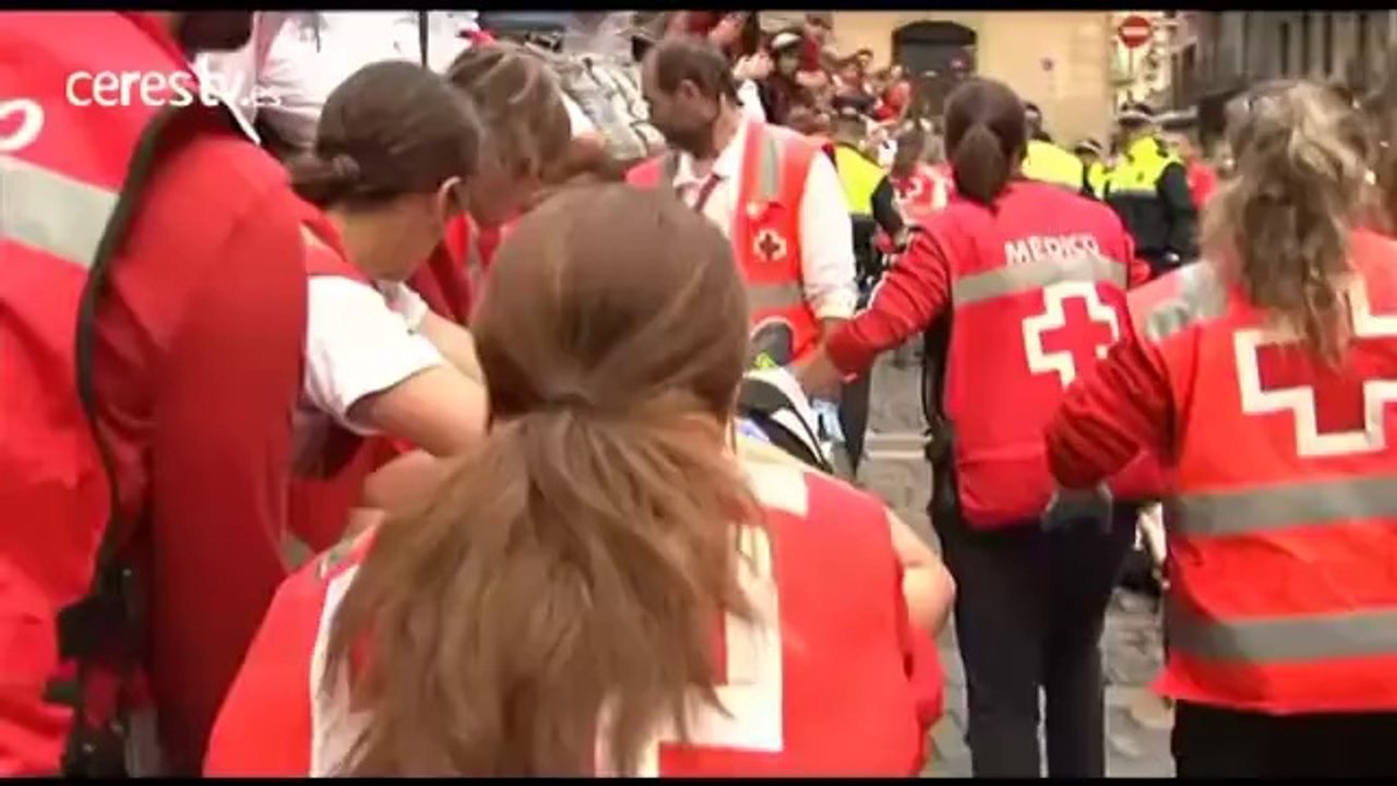Un dramático encierro de Miura con tres corredores corneados cierra los sanfermines 2014