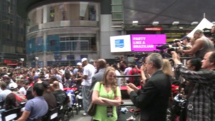 Mayweather confident ahead of Maidana rematch