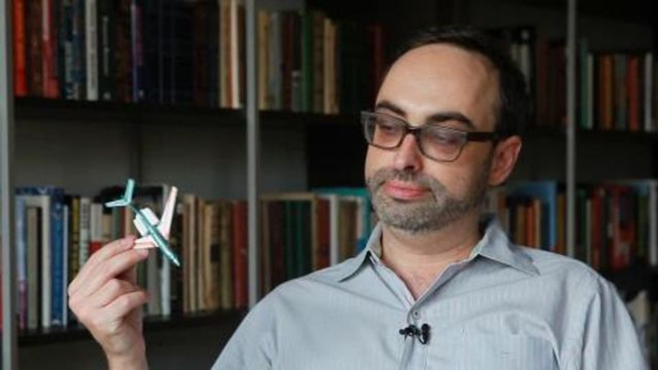 The Three-Minute Life - Gary Shteyngart: Fly Away Home