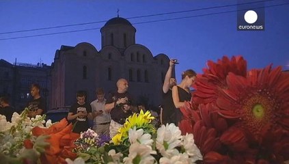 Les Ukrainiens rendent hommage aux victimes du vol MH 17