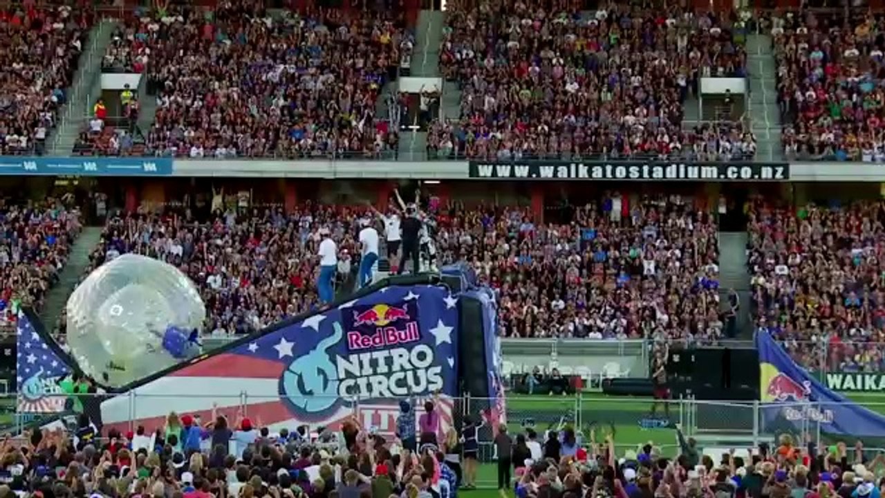 Veja as loucuras que esses caras fazem em cima de uma moto