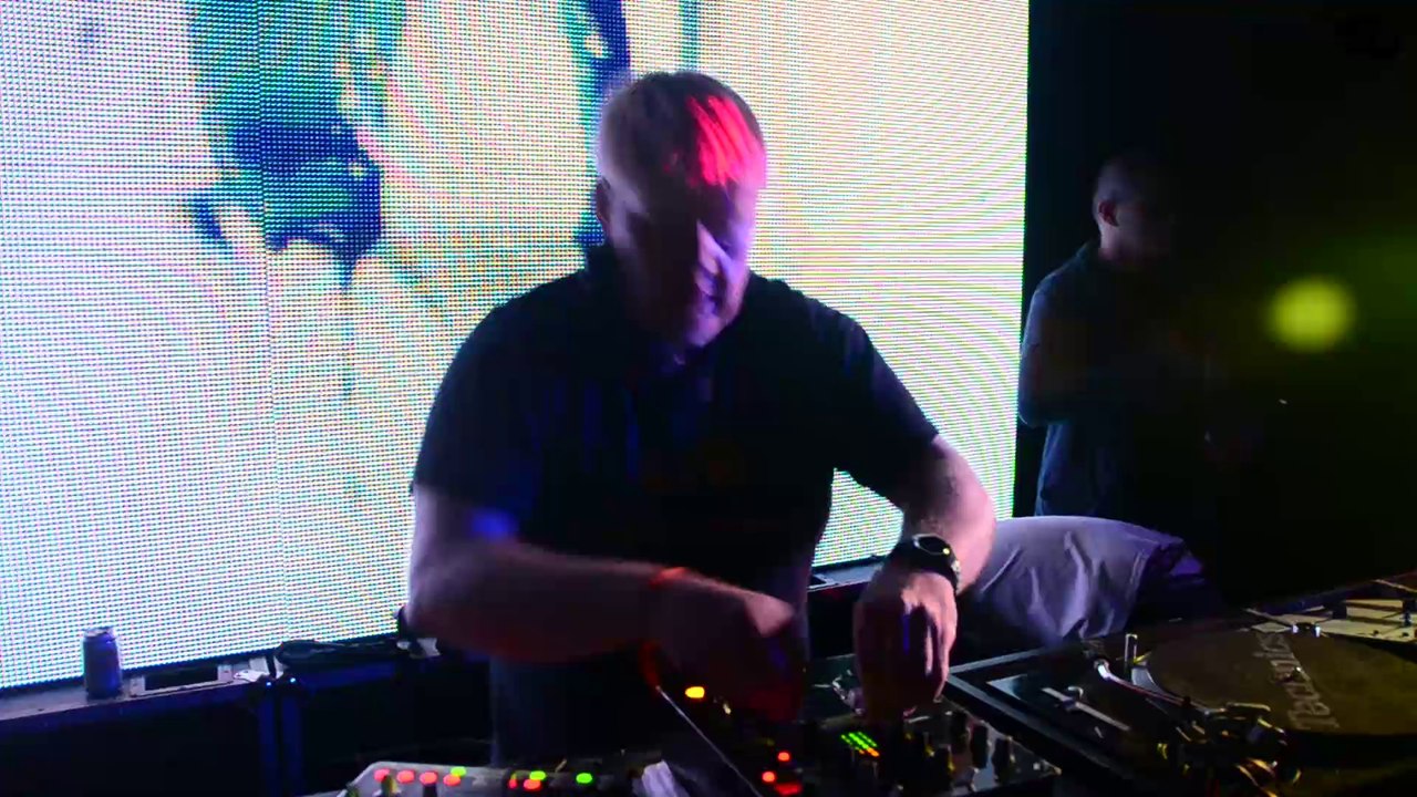 ANDREAS KREMER - Intensivstation der Bässe (Official Music Video)