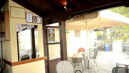 _DSC1226 Kastoria GR, hirondelle rustique au restaurant CLIP