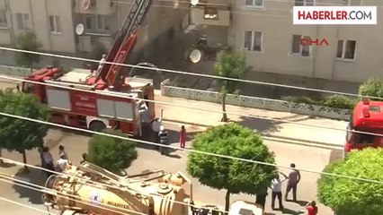 Yangında 5'inci Katta Mahsur Kalan Anne ve Kızı Kurtarıldı