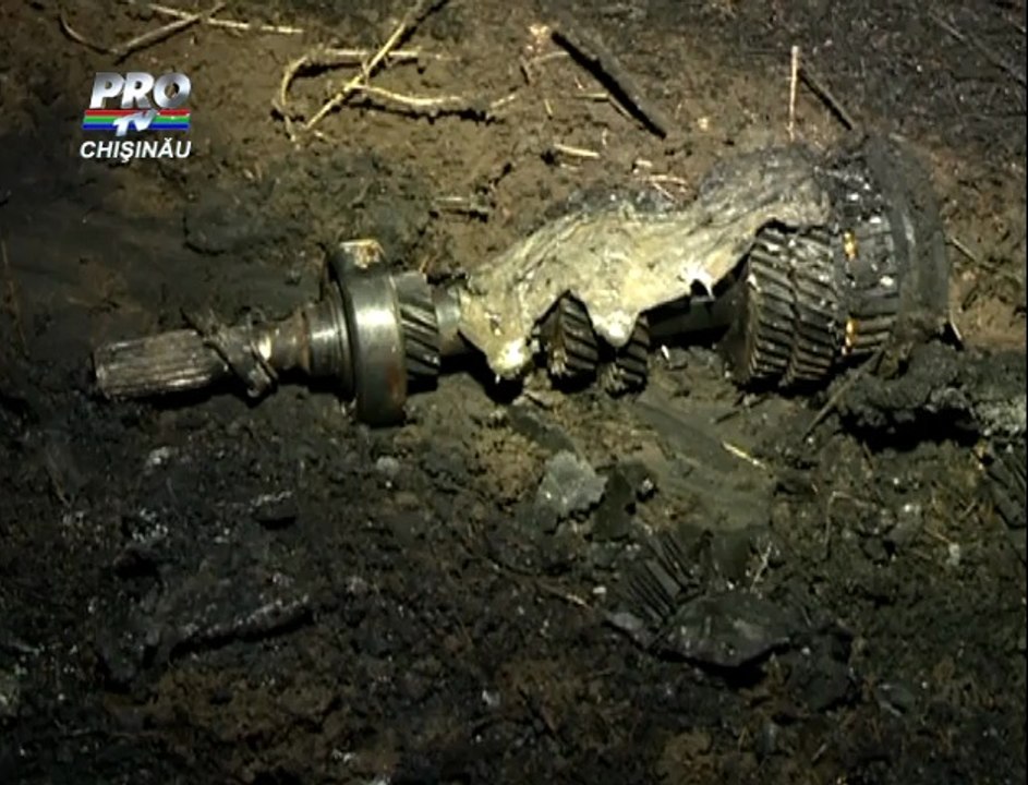 Accident infiorator in apropiere de Nisporeni Patru morti dupa ce o masina s-a izbit de un copac si a luat foc