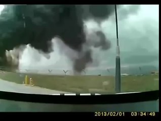 A Huge Passenger Plane Crashes Into Bridge - fool.pk