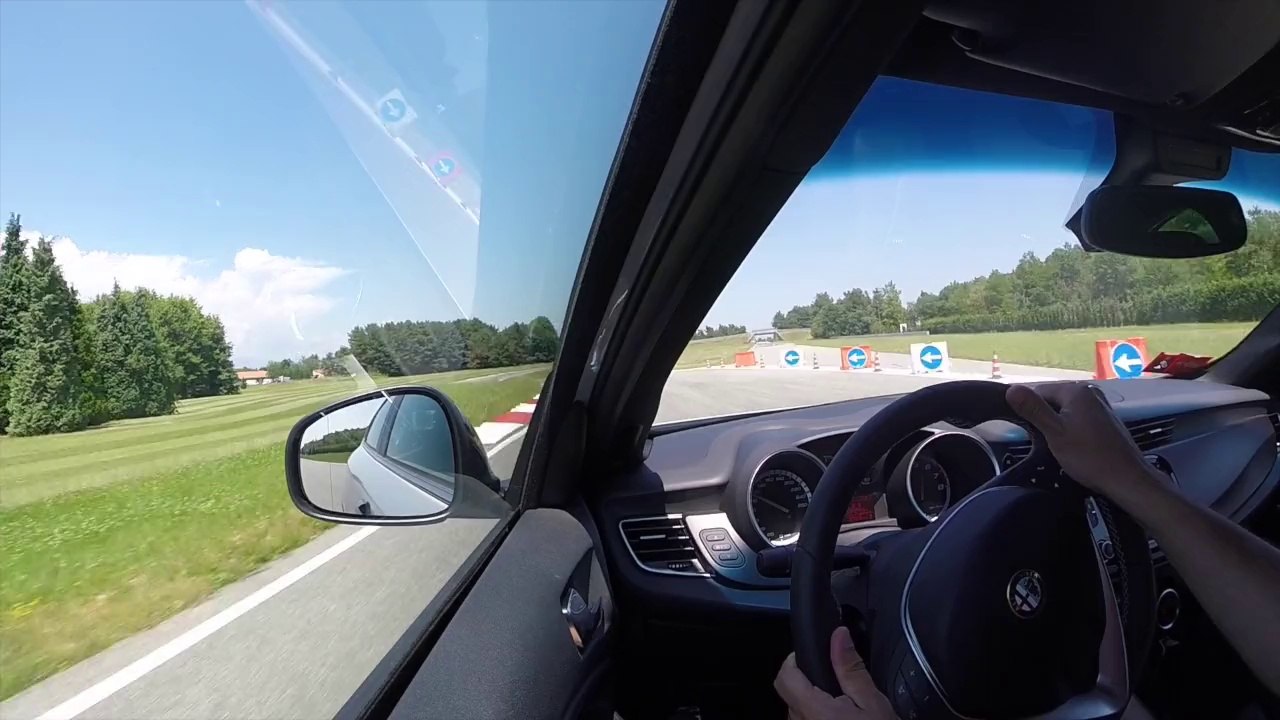 Alfa Giulietta Quadrifoglio Verde Milano 2014 par diisign