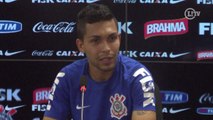 Petros pede 'cabeça aberta' e aprendizado à Seleção