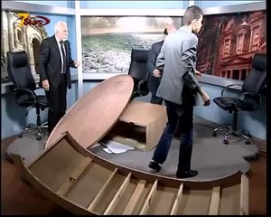 Une grosse bagarre en Direct à la télévision Arabe !