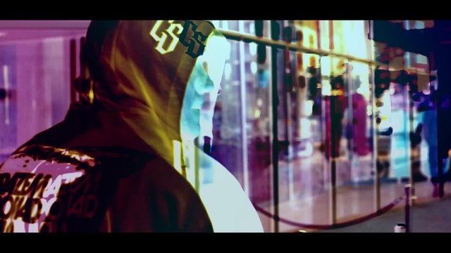 Daniel MORO - ŚWIAT ZWARIOWAŁ __ + DJ Gondek __ Prod. PsR. (OFFICIAL VIDEO)