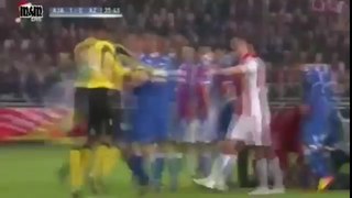 Football- Bagarre entre Esteban et supporter Ajax - Alkmaar ! (match arrêté)