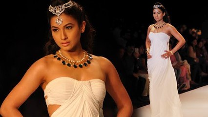 Gauhar Khan Walks The Ramp For IIGJ Mumbai Show @  IIJW 2014 !