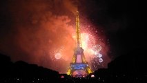 Magnifique feu d'artifice à Paris du 14 juillet 2014 Tour Eiffel (N.1)