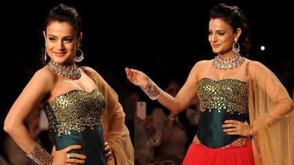 Ameesha Patel Walks The Ramp For Surya Golds @ IIJW 2014 !