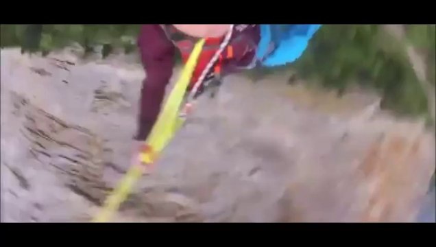 Saut dans le vide - Depuis une falaise à 125 mètres de hauteur