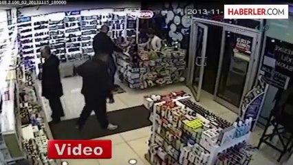 Eczanedeki Cep Telefonu Hırsızlığı Kamerada