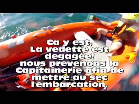 CAP D'AGDE - 2014 - Une vedette de 18 mètres échouée sur les rochers de Brescou