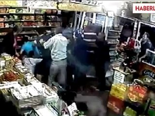 Komşu kavgası güvenlik kamerasında -