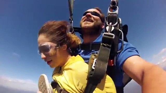 Parachute : elle perd sa chaussure et la rattrape en plein vol