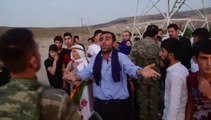 Rojava sınırına kurulan çadırı askerler bastı