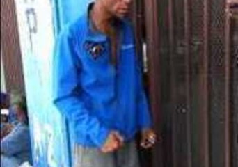 Talented Homeless Singer Performs on Los Angeles Street