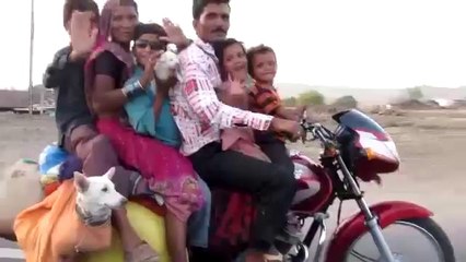 Ils sont à 6 sur une moto ! a voir mdrr