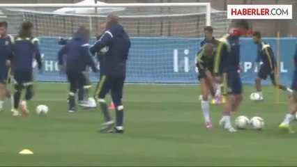 Fenerbahçe Antrenmanı Faruk Ilgaz'a Saygı Duruşu ile Başladı