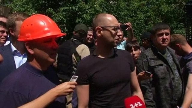 Ukrainian PM tours former rebel-held city of Slaviansk