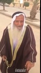 كبير سن يحافظ على الصلاة مع الجماعة .. الله يجزاه الجنة