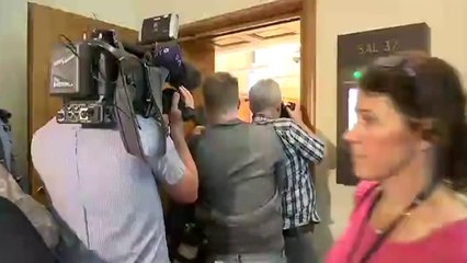 Ordem de prisão é mantida contra Assange na Suécia