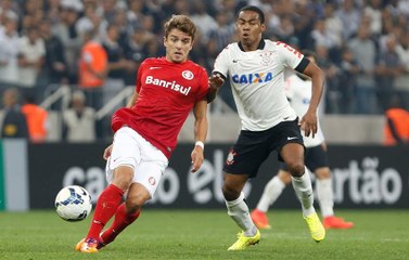 Elias dá show de desarmes no seu primeiro jogo pelo Timão