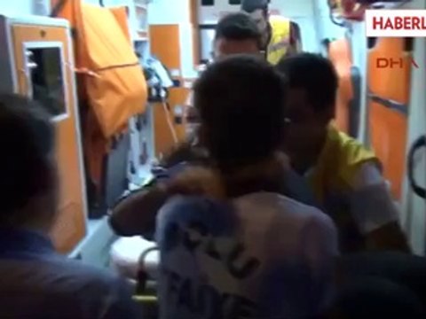 Yardım İsteyip Ağlayarak Bıçağı Boğazına Dayadı