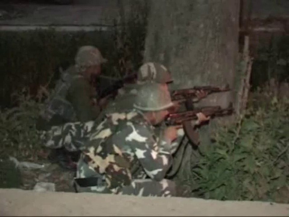 Live Video of Indian Army Encounter a Terrorist...