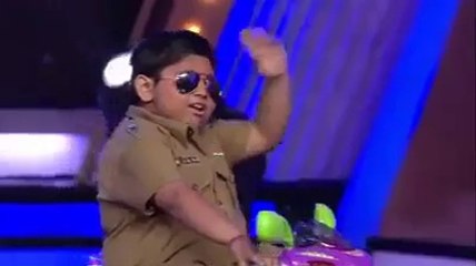 Hintli Şişman Çocuğun Dans Gösterisi