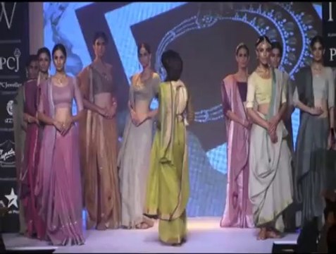 IIJW 2014: Sagarika Ghatge walks for Ganjam Jewellers